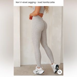 Stacci athletics Nori V-elvet Legging - Iced Vanilla Latte